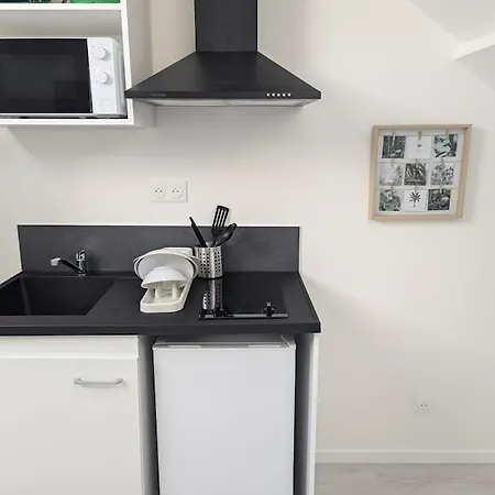 Le Peronne-1 Apartment